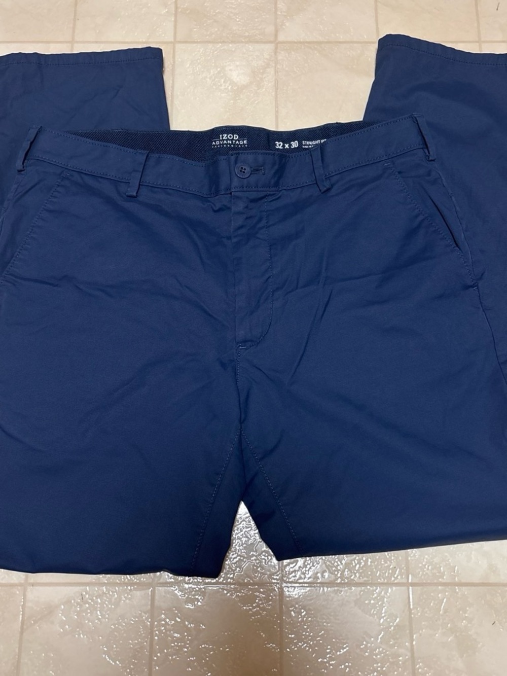 Izod Men's Deep Blue Flat Front Casual Shorts